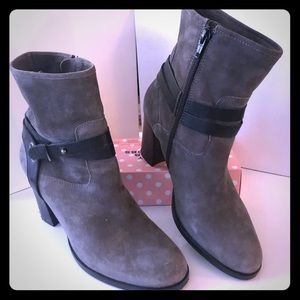 Grey Suede boots 38